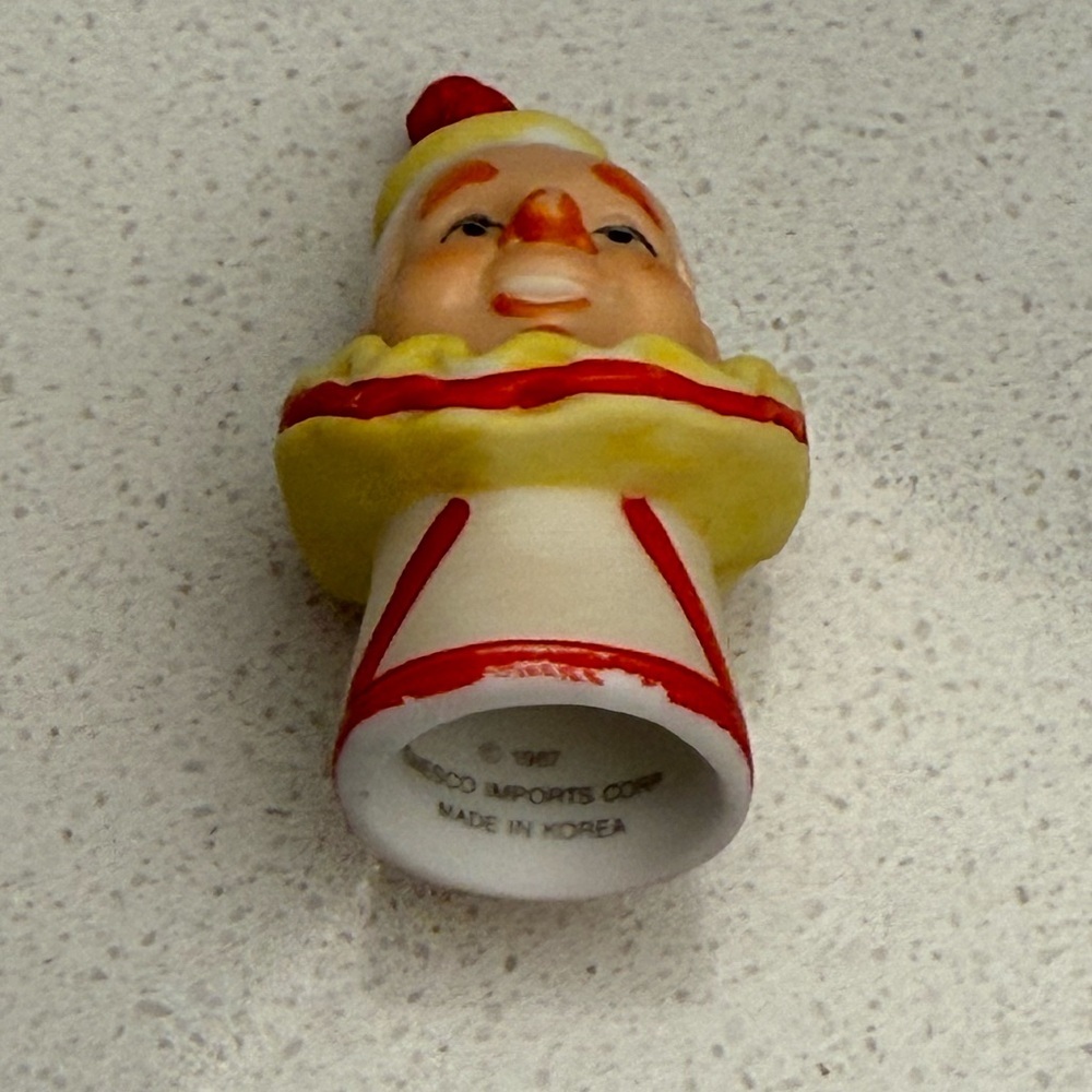Vintage Enesco Clown Ceramic Thimble Red and Yellow 1987 1980s 80s Retro - Picture 8 of 10